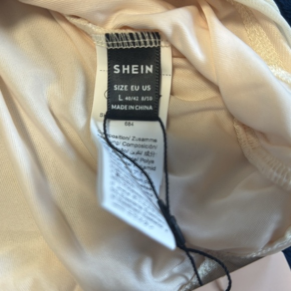 Elegant Cream Dress with Ruffled Sleeves - Picture 4 of 7